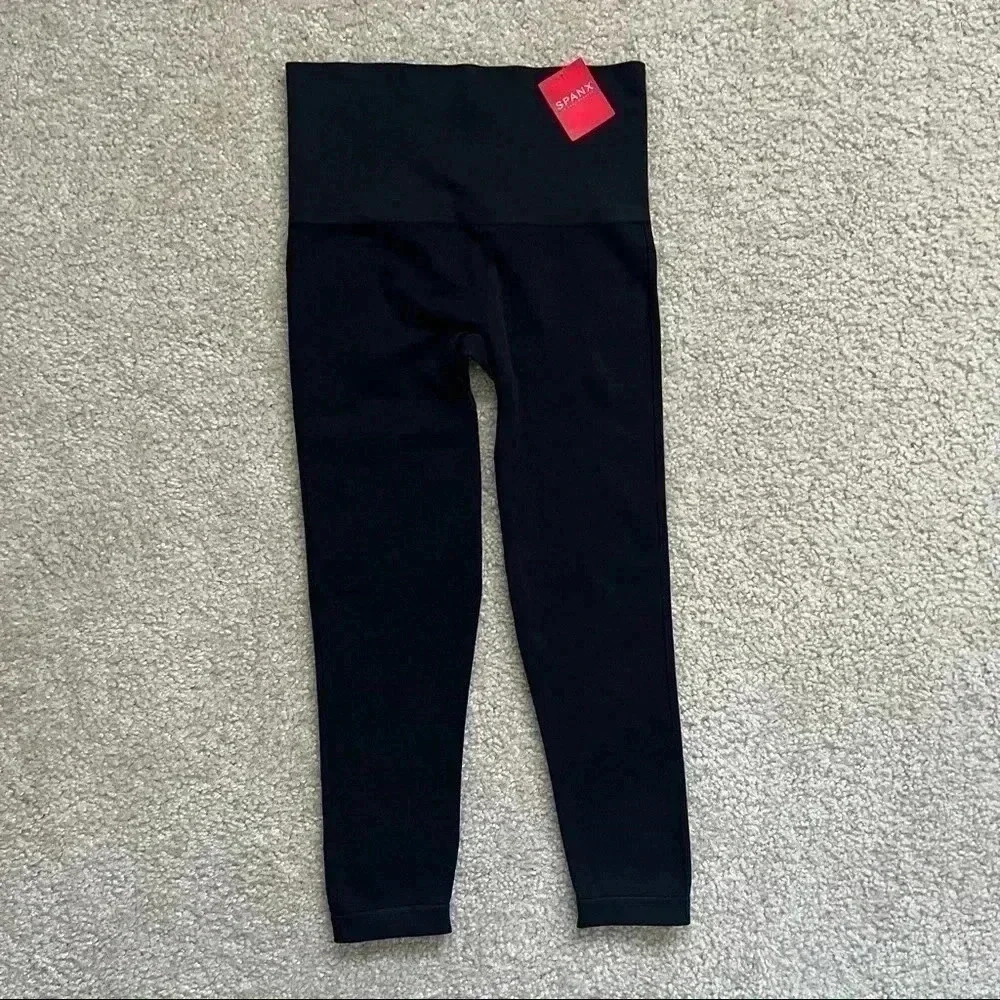 Spanx Cropped Look Me Now Seamless Leggings Black Size Large NEW Style# A288466